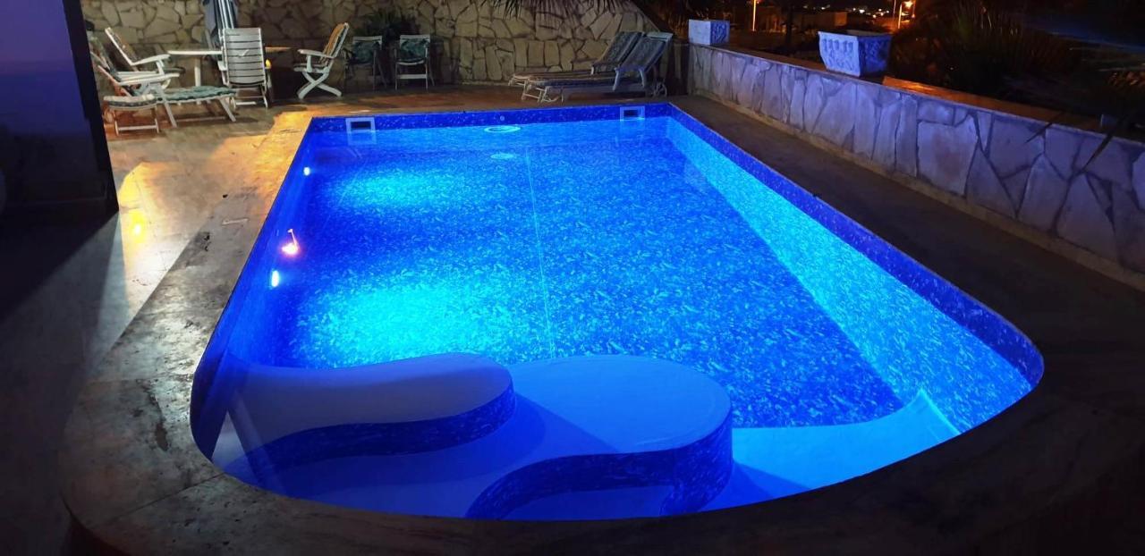 Hébergement de vacances Sunny House With Private Pool And Sea View