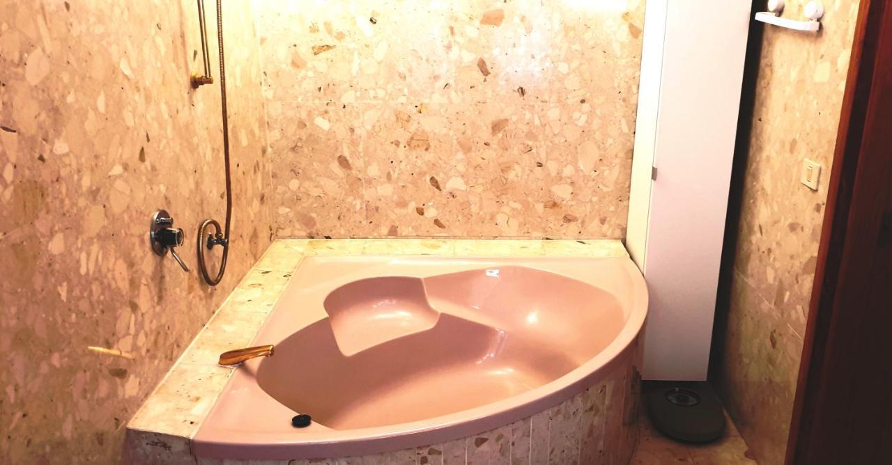 Hébergement de vacances Sunny House With Private Pool And Sea View
